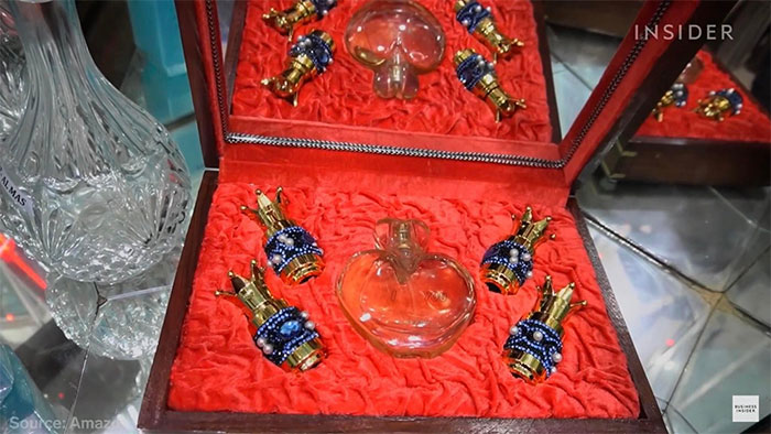 Overview of the production process of 'expensive' earthy perfumes in India Picture 12