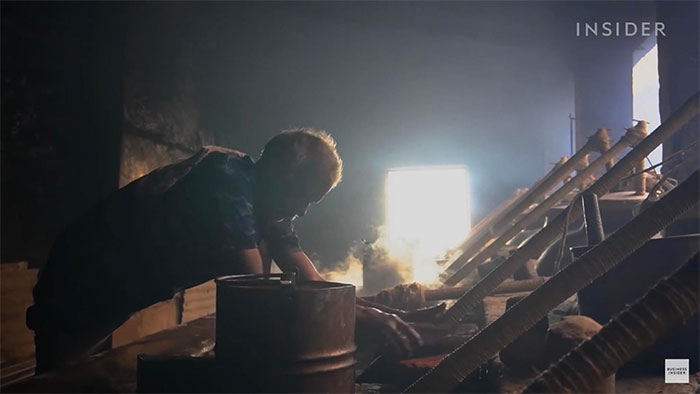 Overview of the production process of 'expensive' earthy perfumes in India Picture 8