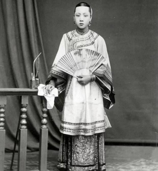 Picture 3 of Photo series 'exposing' the Qing Dynasty's mandarin family: Many children and grandchildren, young concubine's beauty attracts attention