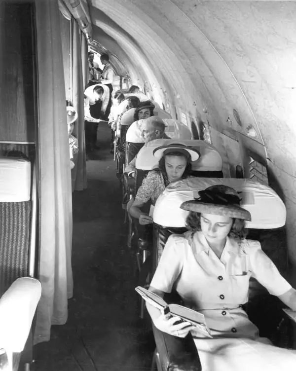 Picture 3 of Photos show how flying has changed over the past 100 years, especially the 'golden age'