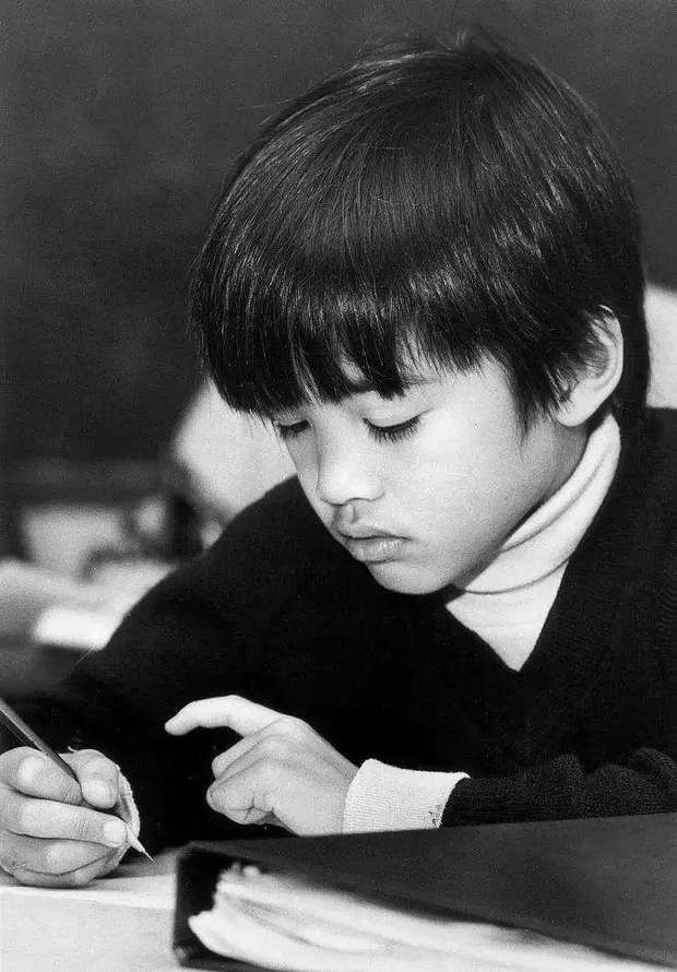 Picture 1 of Prodigy with higher IQ than Albert Einstein: Math genius, was expelled from school in the past because he was too smart