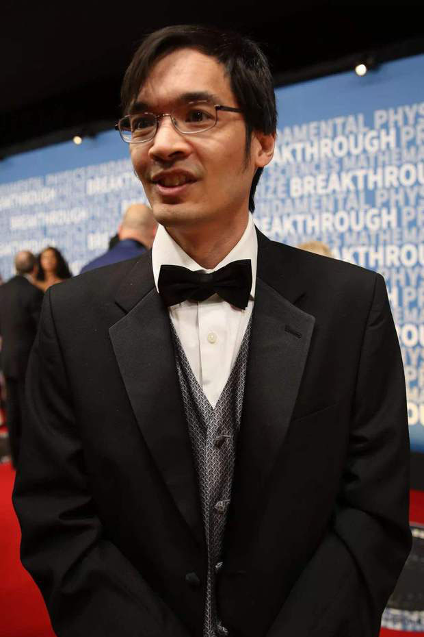 Picture 4 of Prodigy with higher IQ than Albert Einstein: Math genius, was expelled from school in the past because he was too smart