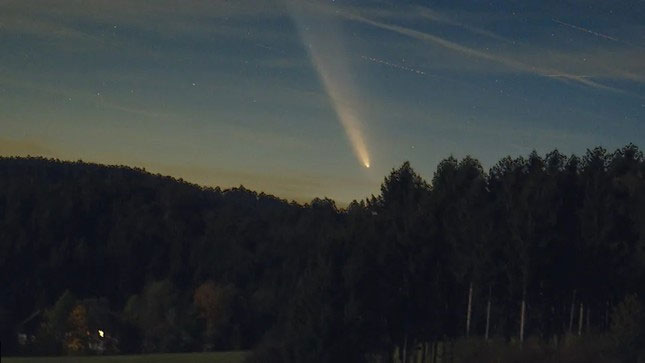 Picture 1 of Rare mirage of comet's second tail as it approaches Earth