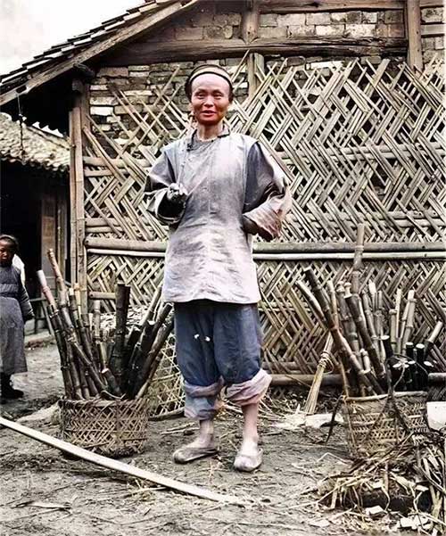 Picture 1 of Rare photos from the Qing Dynasty: The beauty of the number one courtesan is not as intriguing as her 'top-notch' legs