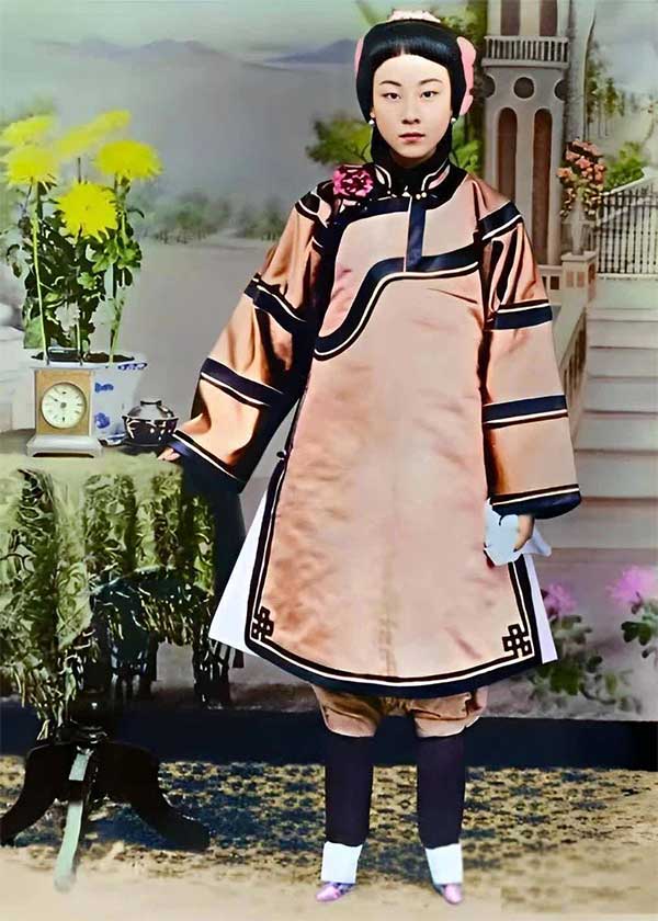 Picture 11 of Rare photos from the Qing Dynasty: The beauty of the number one courtesan is not as intriguing as her 'top-notch' legs