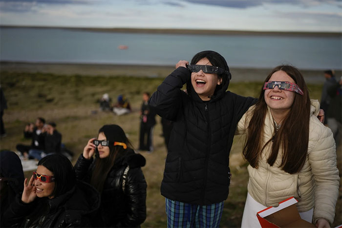 Rare 'ring of fire' solar eclipse in South America Picture 7