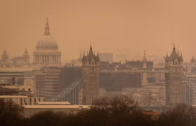 Picture 2 of Satellite captures scary image: 'Blood rain' may rain down on Western Europe