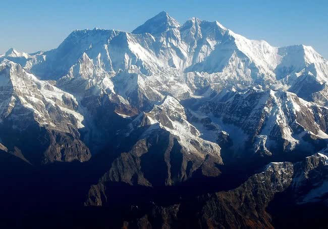 Picture 2 of Scary things that happen to the human body in the 'death zone' of Mount Everest