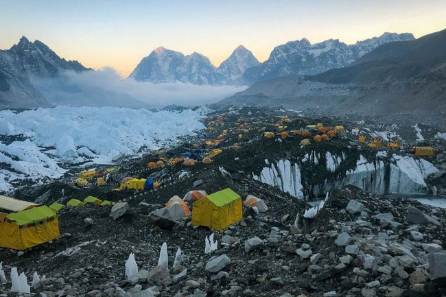 Picture 3 of Scary things that happen to the human body in the 'death zone' of Mount Everest