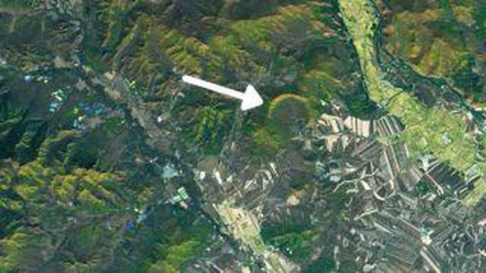 Scientists discover the largest crater on Earth less than 100,000 years old Picture 1