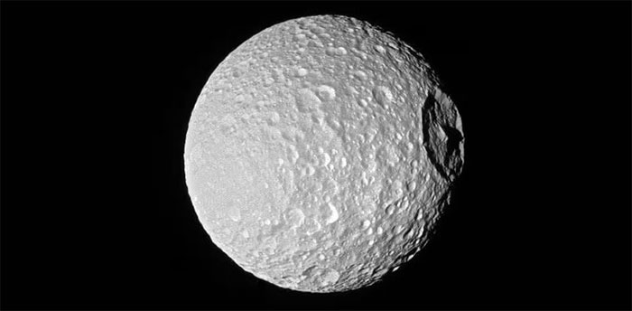 Picture 1 of Secret Ocean Discovered Inside Saturn's Smallest Moon