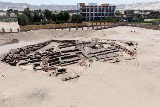Picture 2 of Shocking works on the banks of the Nile: Egyptians 'out of time'?