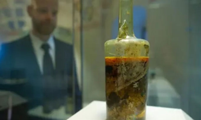 Picture 1 of Should we open the world's oldest bottle of wine?