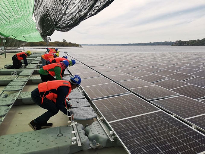 Picture 2 of Sirindhorn - The world's largest floating solar farm