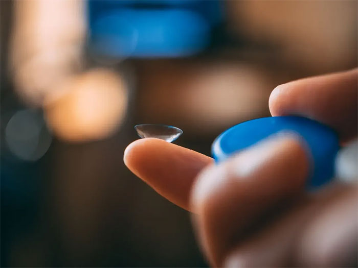 Picture 1 of 'Smart' contact lenses help diagnose cancer from tears?