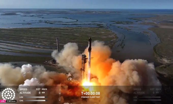 Picture 1 of SpaceX stops using 'chopsticks' to pick up Starship rocket boosters
