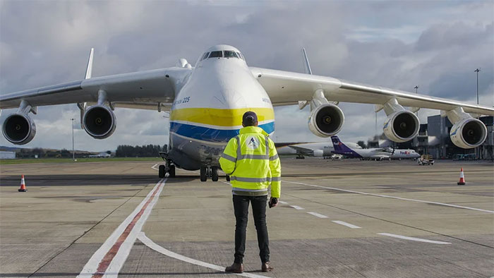 Picture 1 of Special features on the world's largest plane have just been destroyed