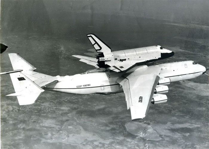 Picture 4 of Special features on the world's largest plane have just been destroyed