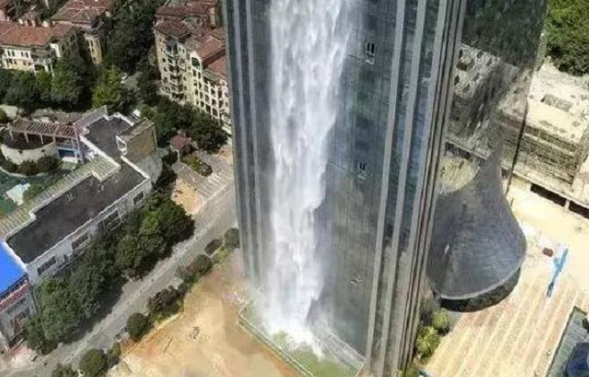 Picture 2 of Spectacular artificial waterfall in the heart of a city in China