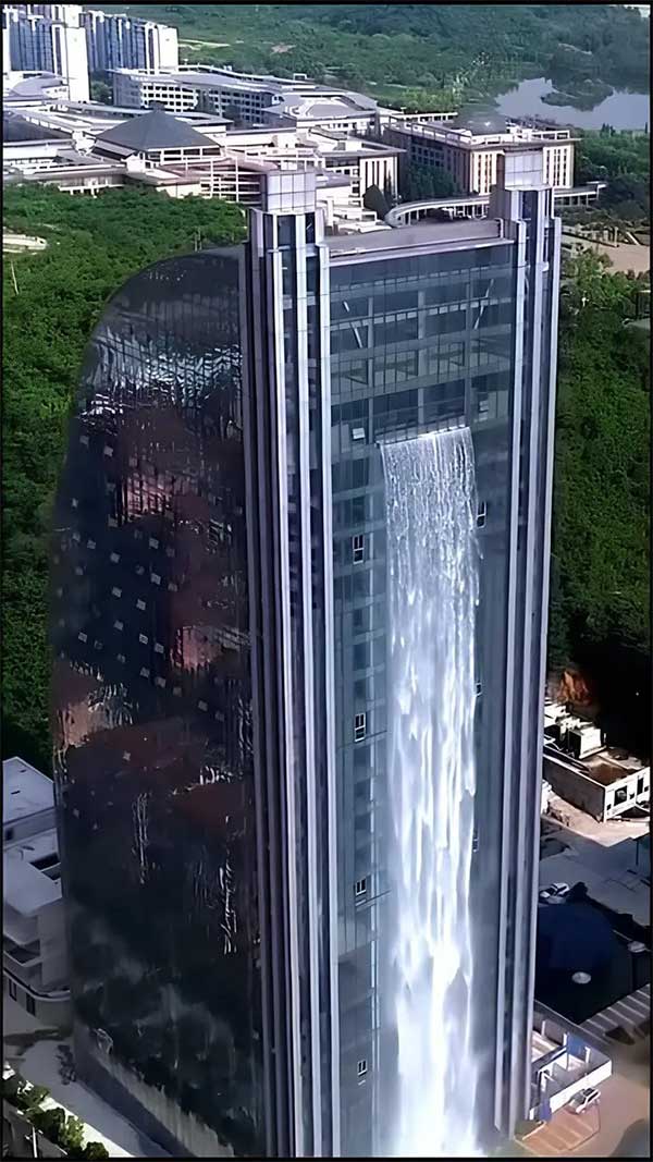Picture 3 of Spectacular artificial waterfall in the heart of a city in China