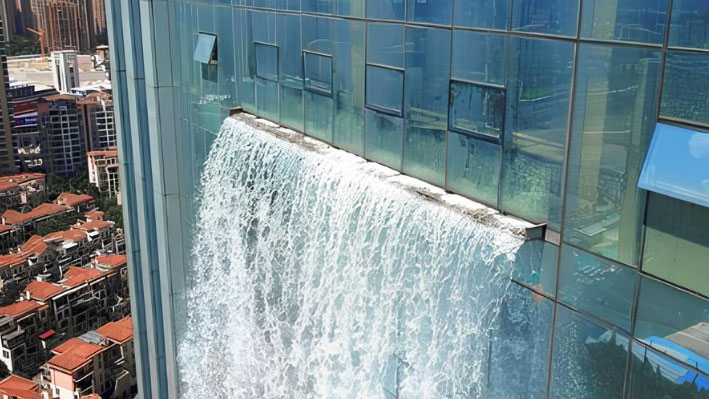 Picture 4 of Spectacular artificial waterfall in the heart of a city in China