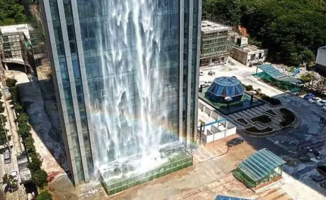Picture 5 of Spectacular artificial waterfall in the heart of a city in China