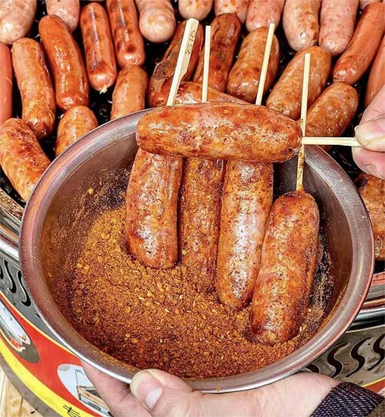 Stone-grilled sausage - the dish that is making young people 'crazy' - contains how many calories, what are the potential dangers of eating too much? Picture 2