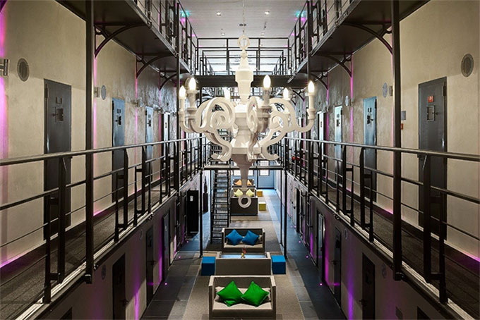 Picture 3 of Strange country: Must 'import' prisoners because no one has to go to jail