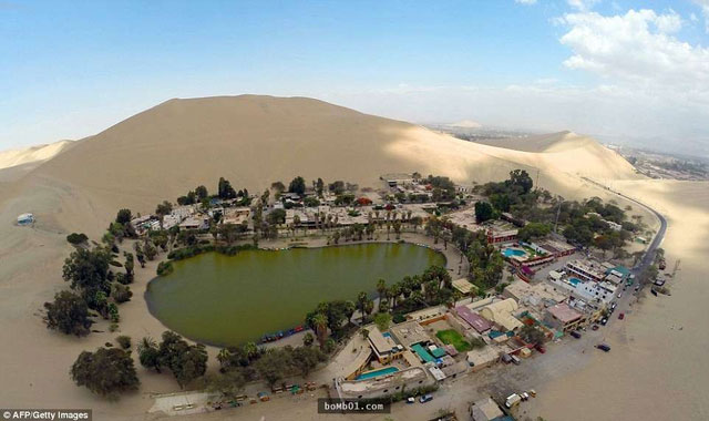 Picture 3 of Strange oasis in the heart of the desert: It doesn't rain all year round, but the temperature is only 25-30 degrees Celsius, there is a 'panacea' lake