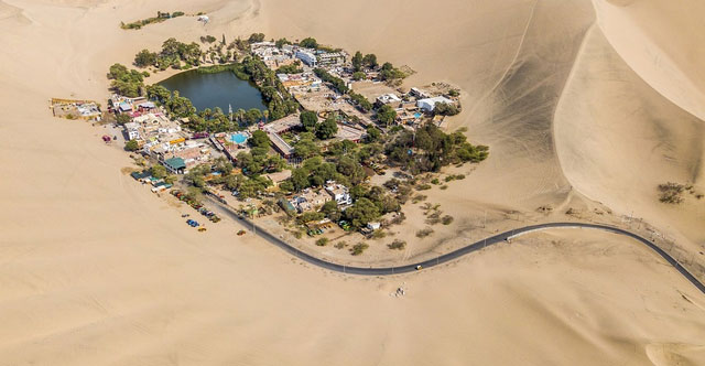 Picture 4 of Strange oasis in the heart of the desert: It doesn't rain all year round, but the temperature is only 25-30 degrees Celsius, there is a 'panacea' lake
