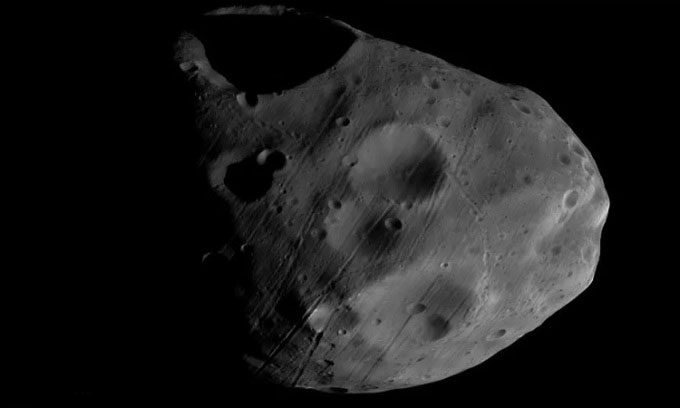 Picture 1 of Strange structure below Mars' moon Phobos