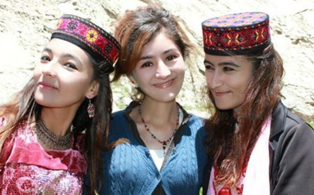 Strange thing about white people in China, not allowed to marry foreigners: Extremely surprising reason! Picture 1