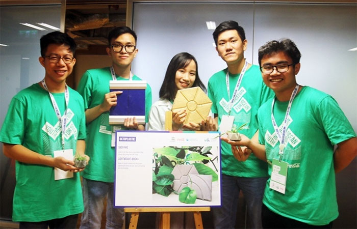 Picture 3 of Students invent a recipe to 'turn' plastic waste into lightweight, high-strength bricks
