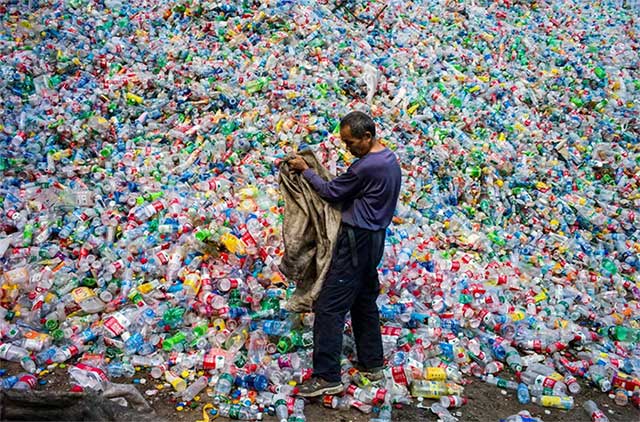 Picture 2 of Successfully manufactured cheap material to remove 99.8% of microplastics from water