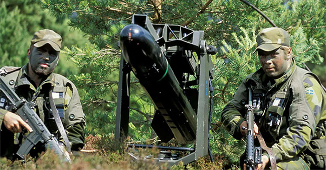 Picture 2 of Swedish Robot 17 short-range anti-ship missile - Hellfire 'portable' version