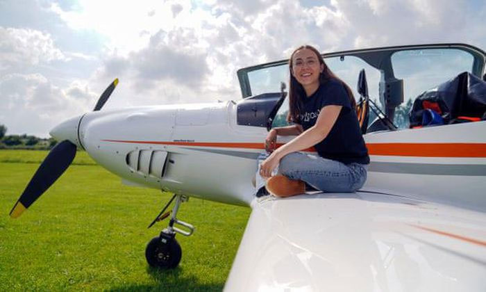 Picture 2 of The 19-year-old girl is about to fly a plane around the world