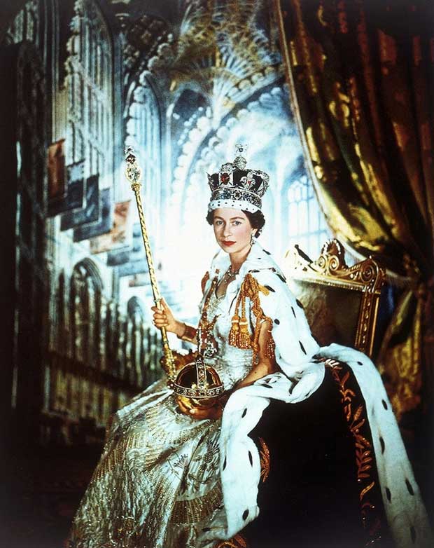 Picture 5 of The amazing truth about the historic dress of the Queen of England at the coronation ceremony 70 years ago