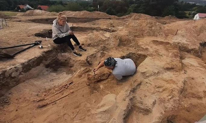Picture 2 of The ancient female vampire's grave is still 'sealed'
