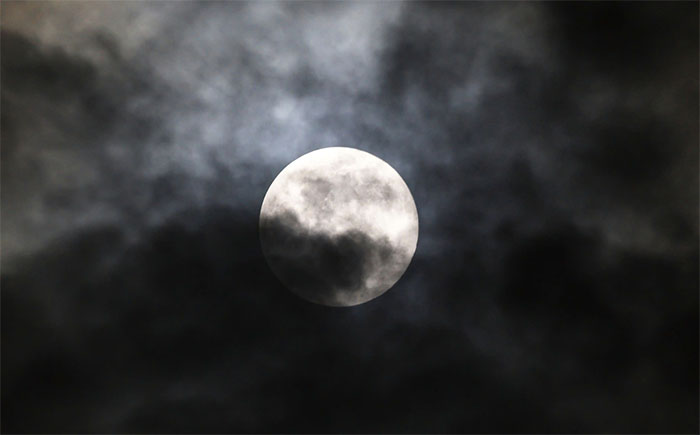 Picture 6 of The biggest supermoon of the year lights up the sky across the country