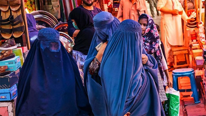 The city forbids men and women from going to restaurants together, including husband and wife Picture 2