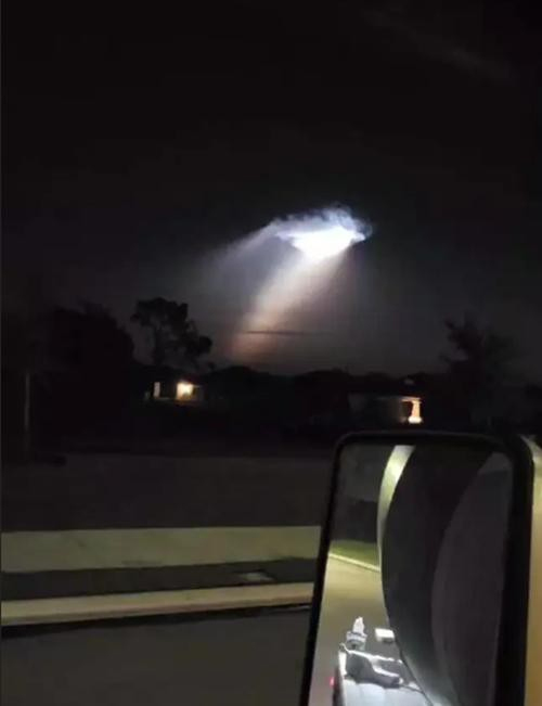 The dark sky suddenly opened a light like 'Heaven's gate', what is the truth? Picture 1