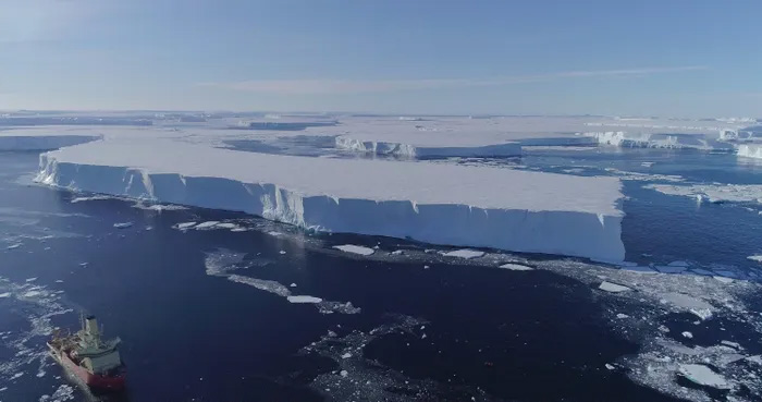 Picture 2 of The 'doomsday' glacier melts faster than ever