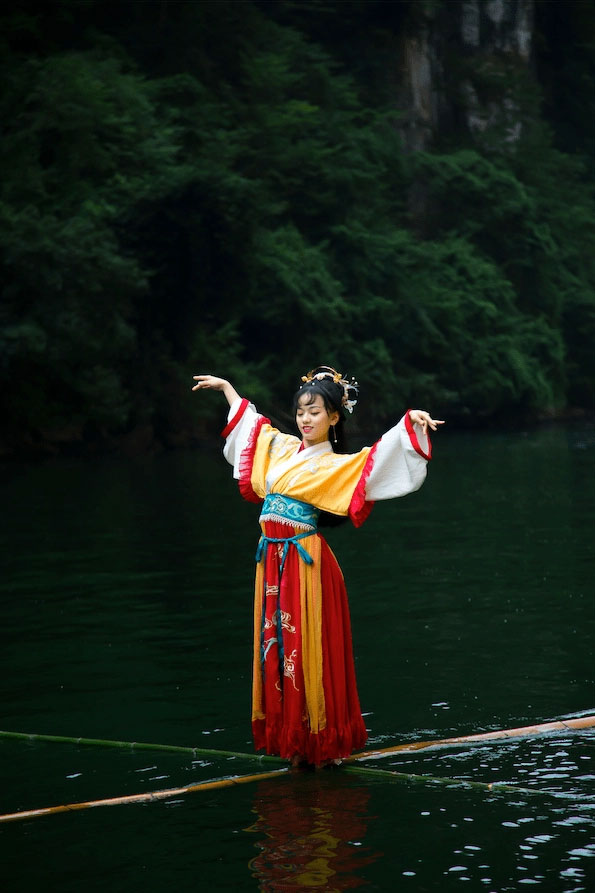 The girl possesses a nearly lost 'water-surfing' technique, performing on the river like something out of a martial arts movie. Picture 1