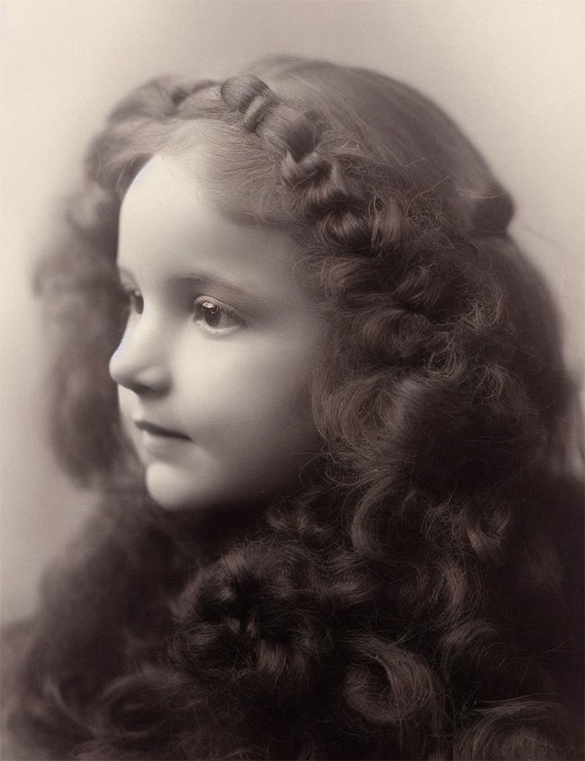 Picture 1 of The girl slept for 9 years and woke up as a young woman.