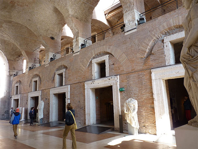 The house of the ancient Romans: The more money you have, the lower you live, the poor live on the top floor Picture 5