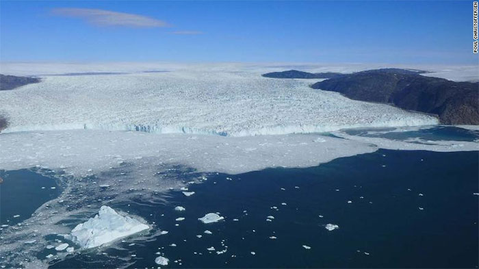 Picture 3 of The ice in Greenland melts from bottom to top, faster than ever