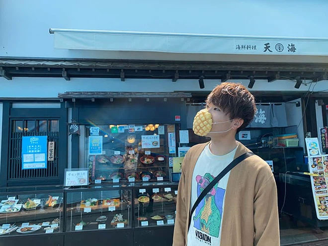 Picture 4 of The Japanese have another interesting invention: Masks made from melon bread
