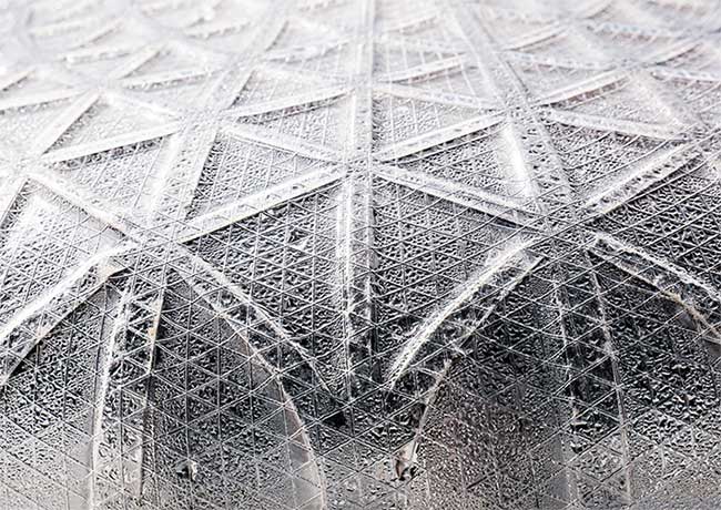 The lamp distills seawater, recharges with salt and solar energy of the architecture student Picture 6