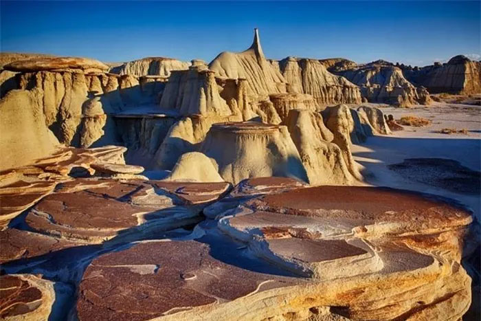The land of surreal giant 'stone mushrooms' like on another planet Picture 6