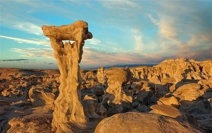 The land of surreal giant 'stone mushrooms' like on another planet Picture 7